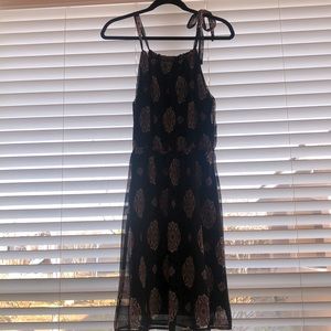 Dress with adjustable tie strap
